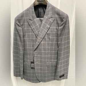 Joseph Abboud Black Label Gray Windowpane Suit.  New With Tags. Size 44R